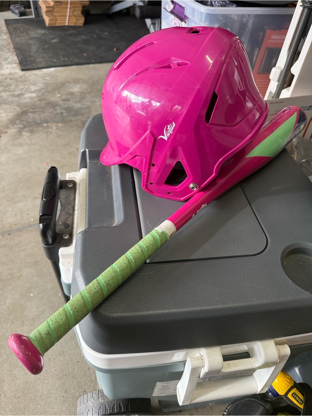 Victus Pink Youth Batting Helmet 
and adidas Pink/Green Bat 24” 12 oz